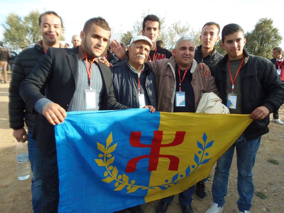 L'étudiant et militant du MAK, Syphax Tamsaouete, premier en partant de la gauche, hier au Congrès du MAK
