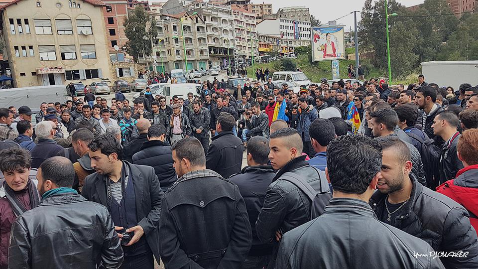 Rassemblement du Conseil universitaire de Tizi-Ouzou devant Hasnaoua : un long réquisitoire contre le régime colonial d’Alger et ses outils répressifs en Kabylie