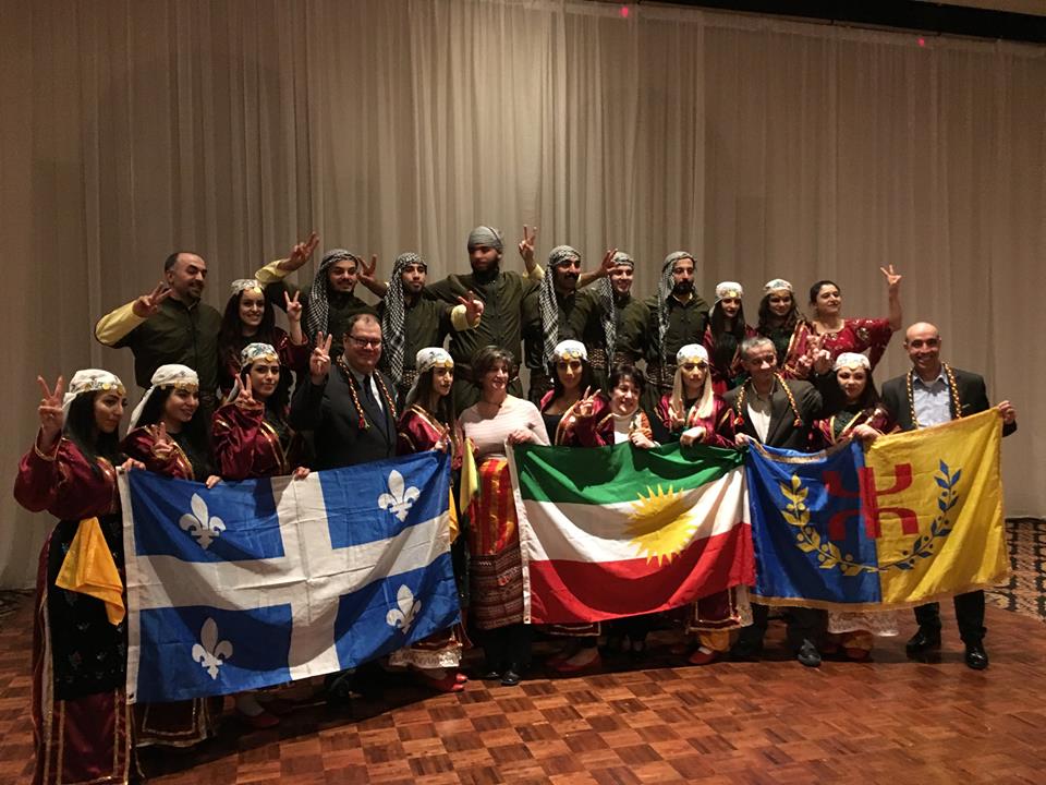 La délégation de Amitié Québec-Kabylie et M. Mario Beaulieu, député du Bloc Québécois, avec une troupe de danse traditionnelle kurde (PH/DR)