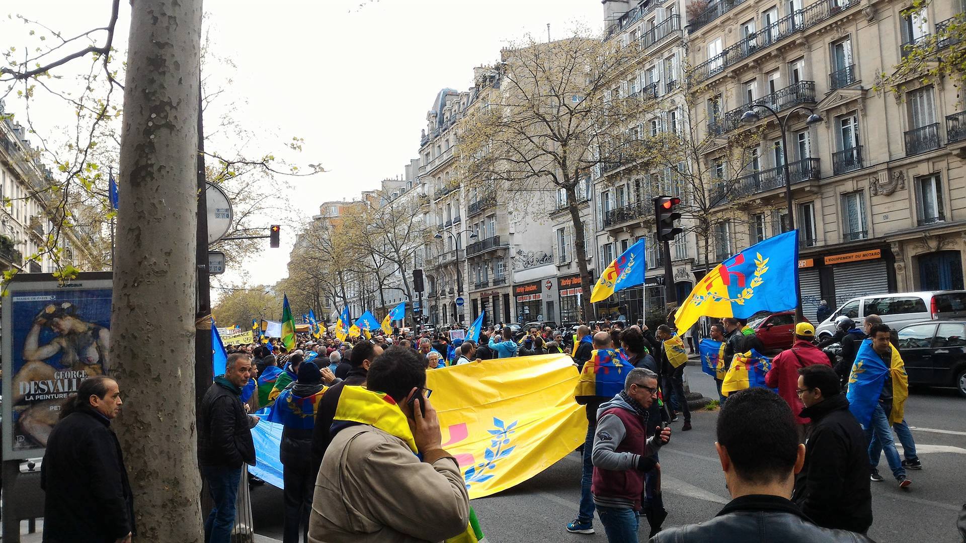 Couverture de la marche "Pour la Kabylie" à Paris (Actualisé en temps réel)