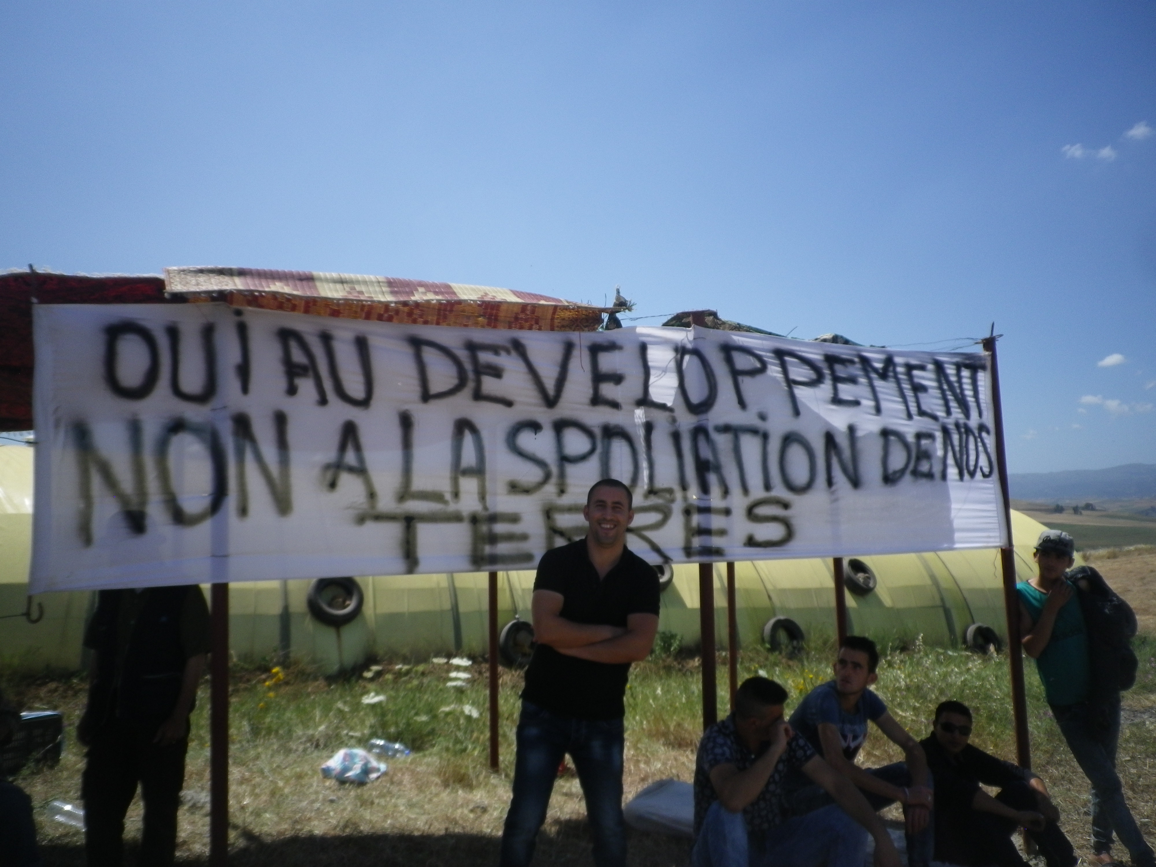 At Zellal : Les citoyens empêchent la visite du premier ministre algérien