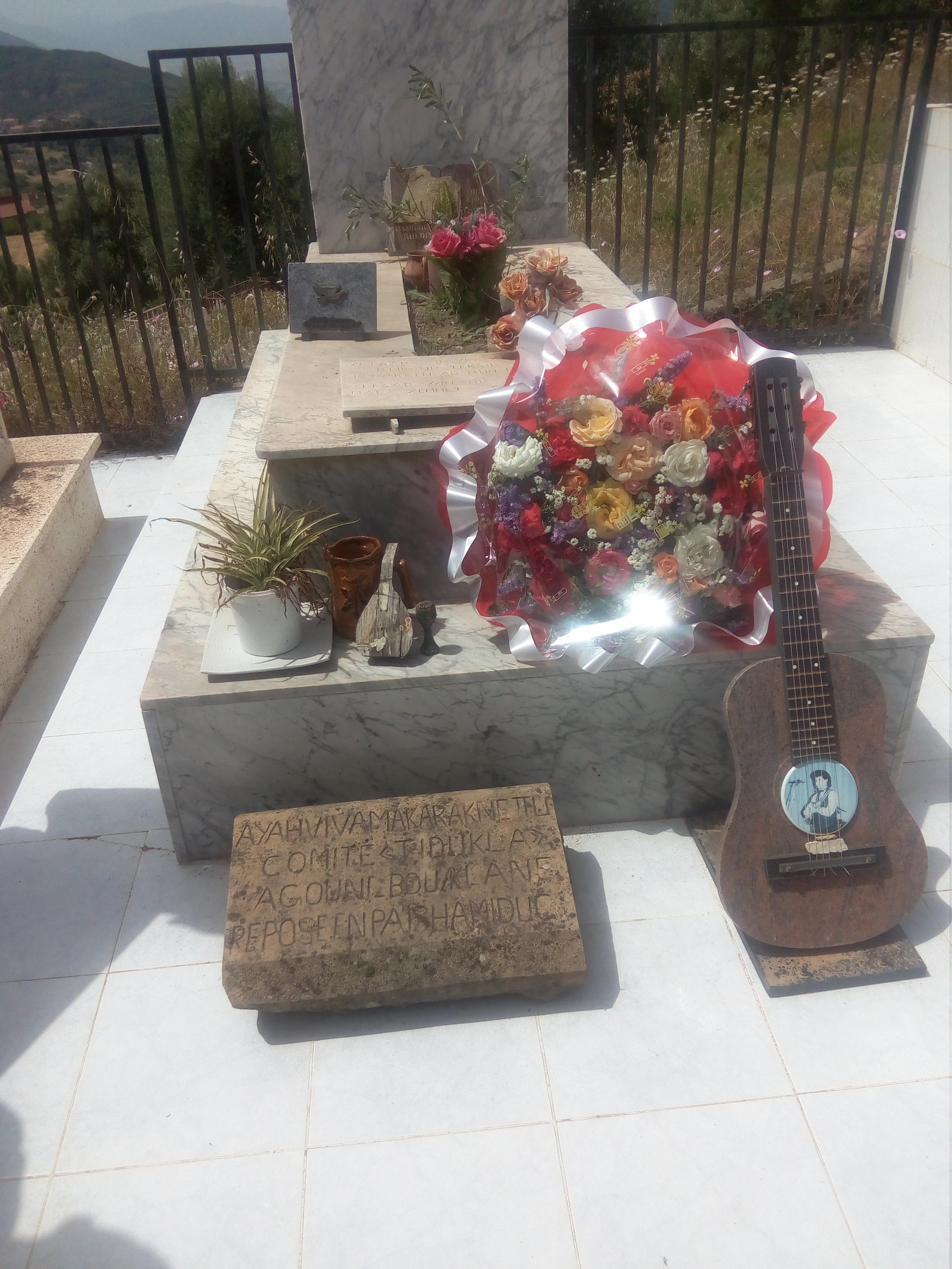 Attouche : La coordination MAK rend hommage au chanteur Hamidouche