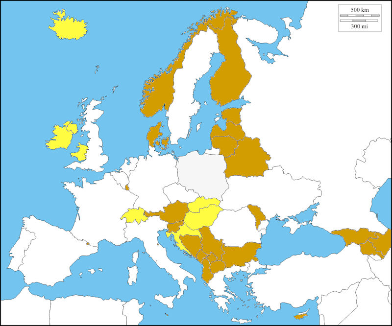 En jaune les pays qualifiés aux phases finales de l'euro et dont la population est inférieure à 10 millions de personnes