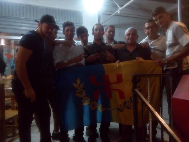 Juste après la libération des victimes de la répression avec le président du MAK (PH/MAK)