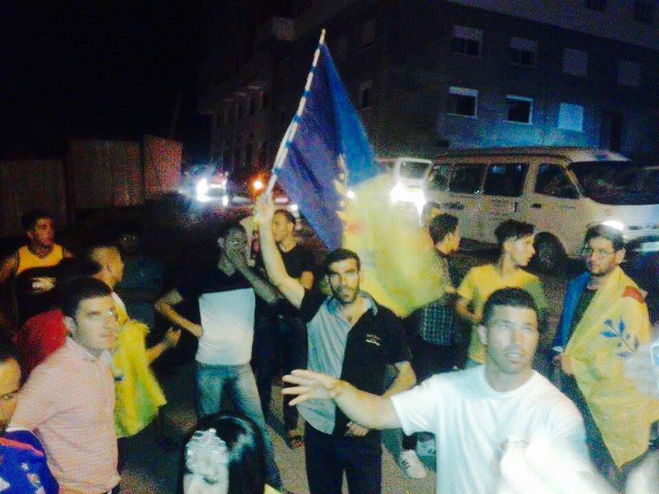 Répression coloniale / Marche et rassemblement en cours devant le commissariat de Mekla (Actualisé _ Vidéo)