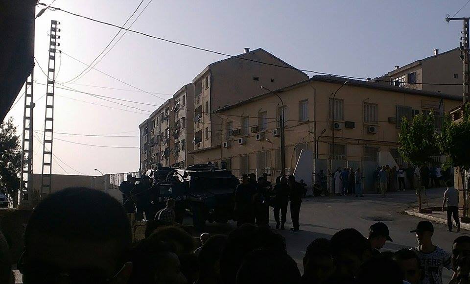 ALERTE / At-Dwala sous occupation policière pour empêcher le gala en hommage à Matoub Lounès.