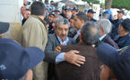 Saïd Sadi pris à partie par les manifestants pro-Bouteflika