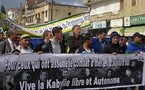 A l’appel du MAK : les citoyens marchent à Vgayet malgré le mauvais temps