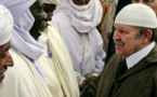 Algérie : Bouteflika, victime d'un mini-AVC, est hospitalisé à Paris