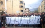 Des manifestants ferment la route principale à Melbou