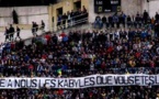A cause d’une banderole la télévision algérienne n’a pas retransmis la première mi-temps du match JSK-MCO