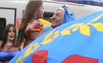 Ferhat Mehenni, Président du Gouvenement Provisoire Kabyle (Anavad) ,  lève le drapeau kabyle à Evian