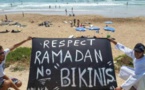 Agadir : Affiche géante exhortant à respecter le ramadan sous le slogan "No Bikinis"