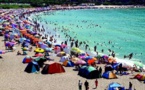 Des centaines d’estivants repoussés de Jijel se refugient à Bgayet