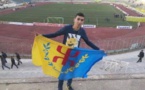 Urgent : un jeune supporter arrêté au stade de Tizi-Ouzou pour détention du drapeau kabyle