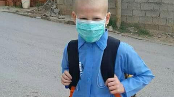 Le Président du MAK au chevet d’un jeune cancéreux qui fait appel à la solidarité kabyle