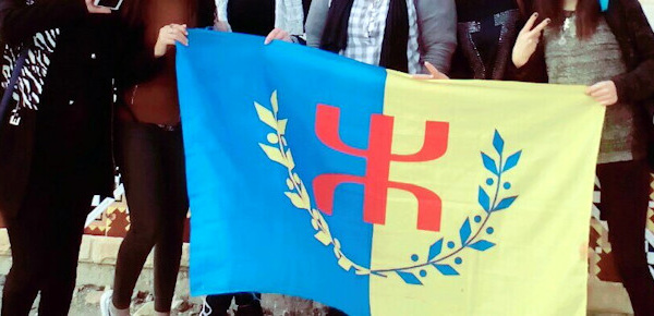 Six militantes du MAK harcelées par la police coloniale pendant trois heures (mais elles ne se sont pas laissées faire)