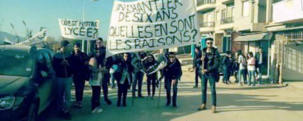 Les lycéens sans lycée de Boudjima ont marqué la rentrée de janvier par une marche de protestation