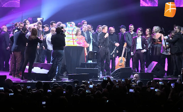 Pourquoi le corps diplomatique algérien a boycotté le gala d’Aït Menguellet  au Zénith de Paris?