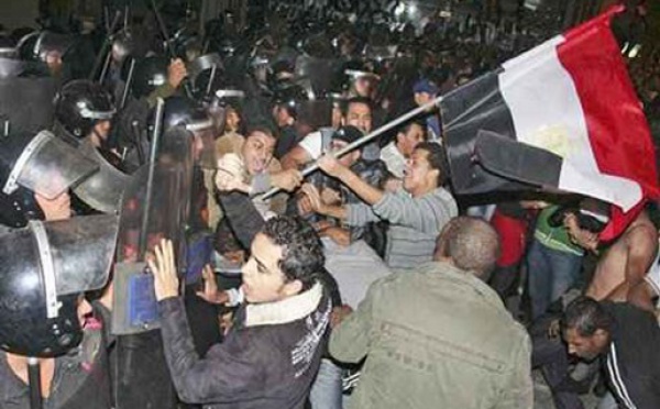 Égypte : trois morts dans des manifestations réclamant le départ de Moubarak