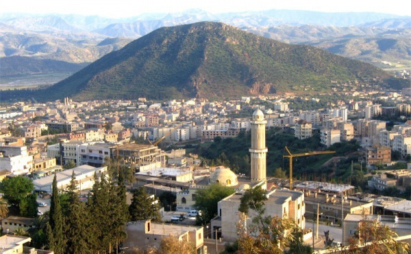 Akbou : la police chasse violemment les squatteurs de 495 logements