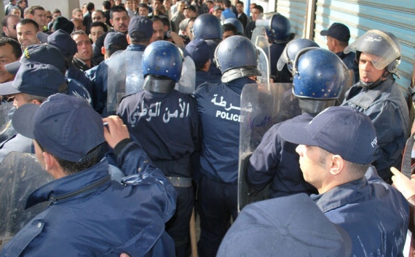 La marche de la CNCD à la Place des Martyrs empêchée par les forces de sécurité