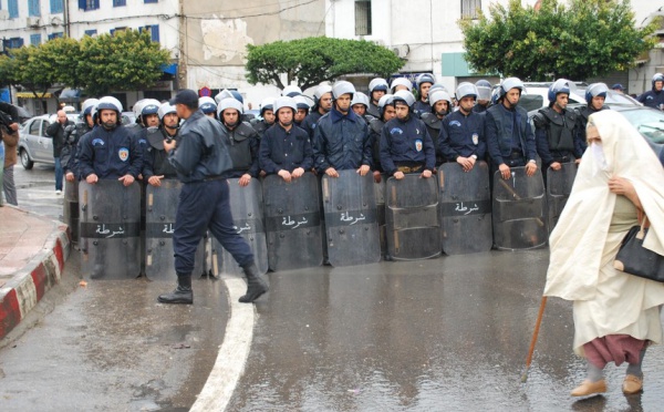 Algérie : la police empêche la marche de la CNCD