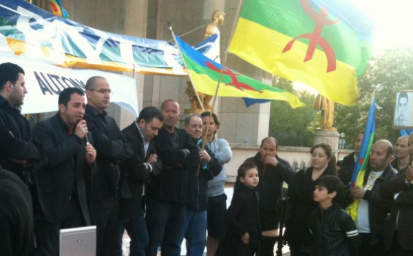 Rassemblement sur le parvis des Droits de l'Homme à Paris en mémoire des victimes du Printemps noir