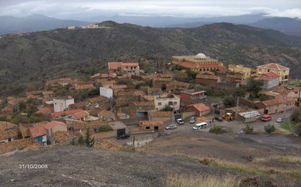 Des villageois de Taourirt Ighil ferment la RN12