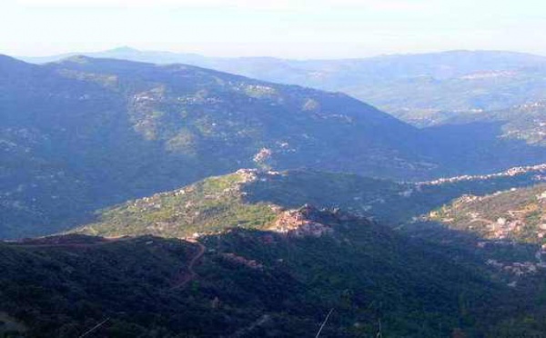 Illilten : ils contestent la construction d’une brigade de gendarmerie, les citoyens ferment la route