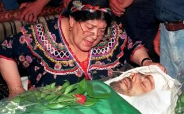 Tizi-Ouzou : des dizaines de personnes se rassemblent et exigent une enquête sur l'assassinat de Matoub Lounes