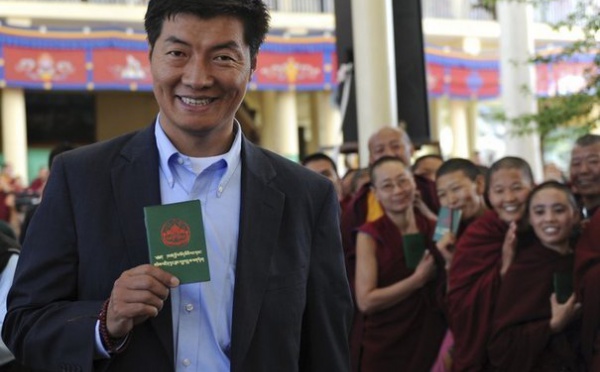 Le successeur politique du dalaï-lama a prêté serment
