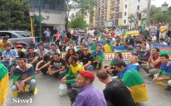 Plusieurs centaines de manifestants marchent à Tizi-Ouzou à l’appel du MAK
