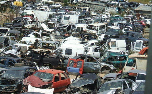 « La casse-auto » d’Ath Arif crée des embouteillages sur la route nationale N°25