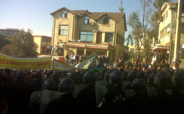 La marche du MAK à Tizi-Ouzou empêchée par la police algérienne