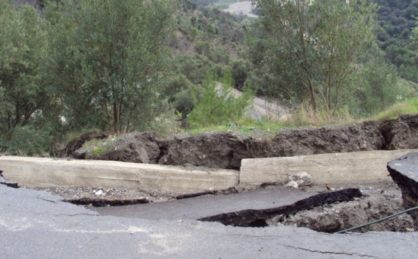 Une étude globale pour le traitement des glissements de terrain dans l'est de Vgayet (ministre)