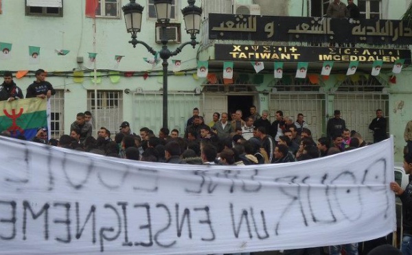 Imcheddalen : les lycéens marchent pour tamazight et un meilleur enseignement