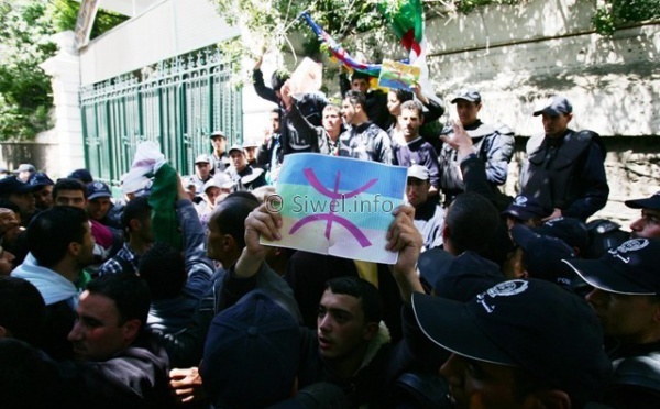 Alger : la police empêche une marche d'étudiants amazighs