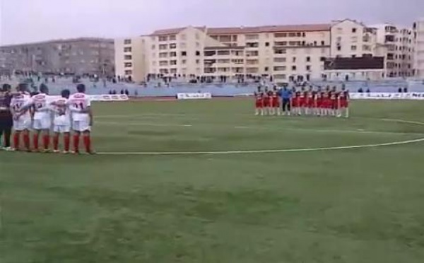 Les supporters de la JSM Bejaia huent la minute de silence pour Ben Bella