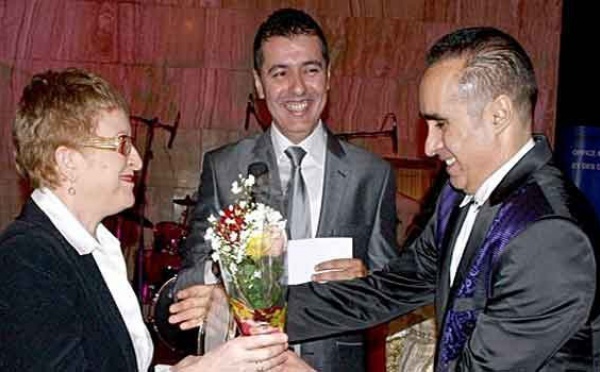 La rue kabyle indignée par l'appel de Takfarinas au vote