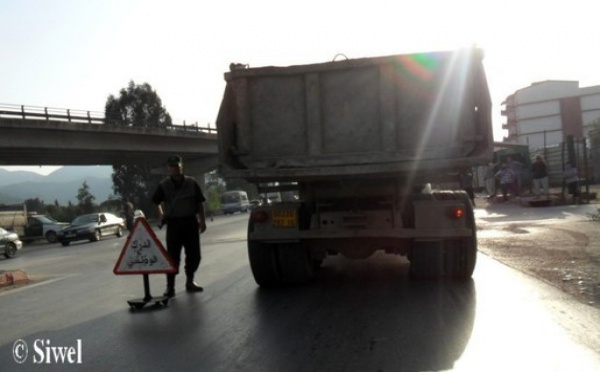 Des jeunes du village Ibourassen ferment la RN 26 à Oued Ghir