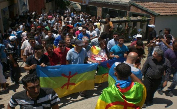 Une délégation du MAK s'est rendue à Tawrirt Mussa : « Il est de notre devoir de lutter jusqu’à ce que justice soit rendue au Rebelle »