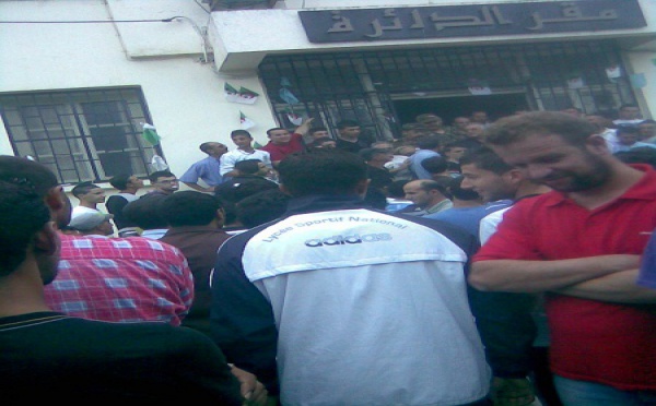 En réaction à des provocations de militaires : les citoyens d’Adekkar assiègent la daïra (sous-préfecture)