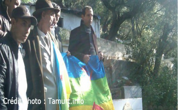 Anniversaire de l'assassinat de Saïd Mekbel : le MAK se recueille sur la tombe du défunt