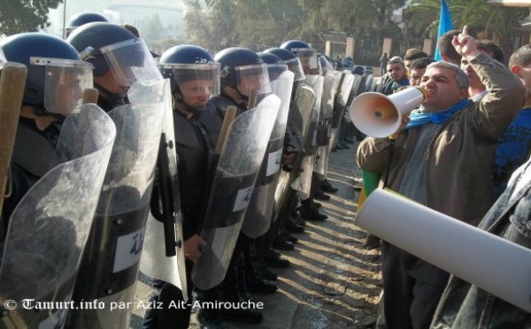la répression de la marche du MAK est passée sous silence :  L'Algérie, la Kabylie, la liberté d’expression et les droits de l’homme 