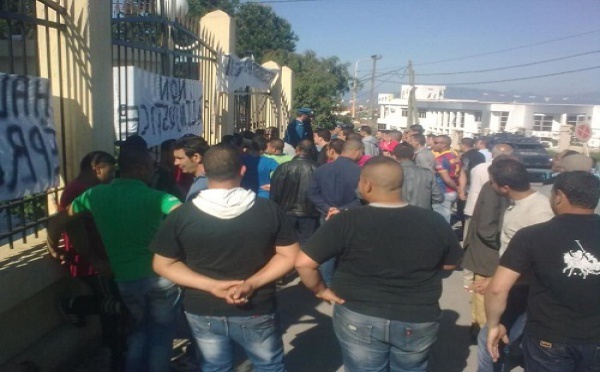 Son  procès est reporté une seconde fois : At Zellal et le Mak soutiennent le jeune Massinissa Hamza