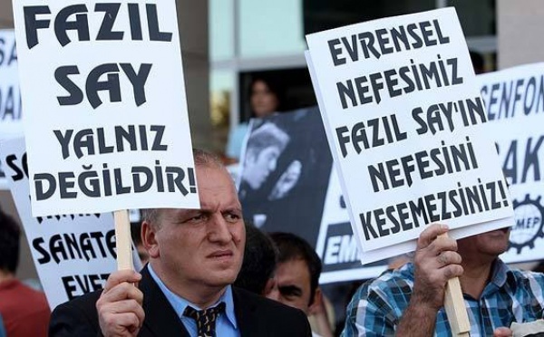 Turquie: annulation de la condamnation pour blasphème du pianiste Fazil Say