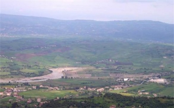 Exploitation du sable d’Asif N’Sebaou: Le général Bousteilia et Moh El Qom derrière ce pillage