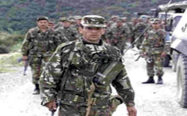 Algérie : Des jeunes émigrés kabyles emmenés de force dans les casernes à partir des aéroports