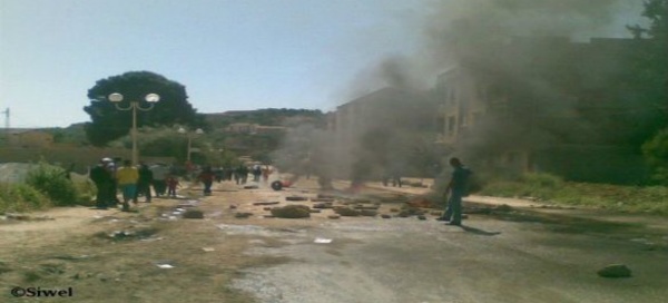 Des citoyens bloquent la R.N 5 à Tubiret